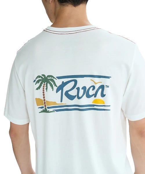 RVCA(ルーカ)の「RVCA メンズ 【EXOTICA】 EXOTICA SS Tシャツ 【2025年夏モデル】/ルーカバックプリント半袖Tシャツ(Tシャツ/カットソー・メンズ・オフホワイト/ピンク系その他・SMALL/MEDIUM/X-LARGE/LARGE)」の1枚目の写真