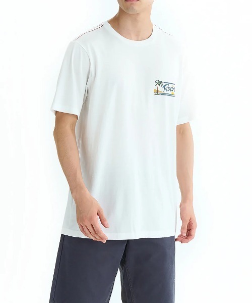RVCA(ルーカ)の「RVCA メンズ 【EXOTICA】 EXOTICA SS Tシャツ 【2025年夏モデル】/ルーカバックプリント半袖Tシャツ(Tシャツ/カットソー・メンズ・オフホワイト/ピンク系その他・SMALL/MEDIUM/X-LARGE/LARGE)」の4枚目の写真