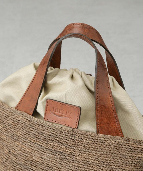 IBELIV ショルダーバッグ IBELIV Asa ラフィア ショルダーバッグ | ブラック | FARFETCH JP