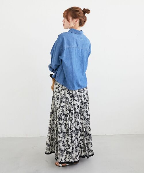 le.coeur blanc(ルクールブラン)の「《軽い素材》パールボタンコンパクトデニムシャツ(シャツ/ブラウス・レディース・ブルー/サックスブルー・38)」の8枚目の写真