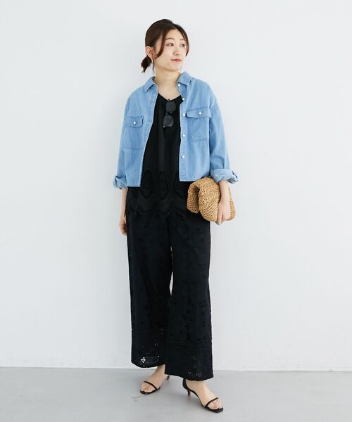 le.coeur blanc(ルクールブラン)の「《軽い素材》パールボタンコンパクトデニムシャツ(シャツ/ブラウス・レディース・ブルー/サックスブルー・38)」の20枚目の写真
