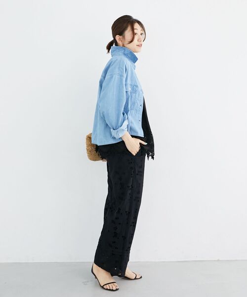 le.coeur blanc(ルクールブラン)の「《軽い素材》パールボタンコンパクトデニムシャツ(シャツ/ブラウス・レディース・ブルー/サックスブルー・38)」の22枚目の写真