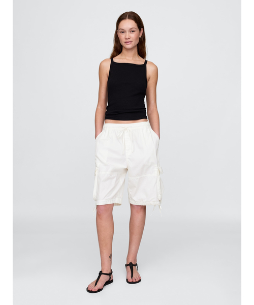 GAP（ギャップ）の「イージーカーゴ ロングライン ショートパンツ（カーゴパンツ・レディース・カーキ/オフホワイト・S/XS/M/L/XXS）」の4枚目の写真