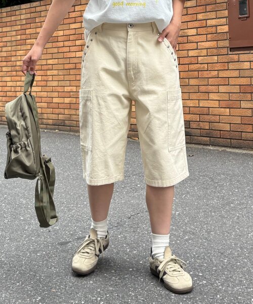 CIAOPANIC TYPY（チャオパニックティピー）の「【UNISEX】ハーフスタッズカーゴパンツ（カーゴパンツ・レディース・ベージュ/ホワイト/ブラック・MEDIUM/LARGE）」の4枚目の写真