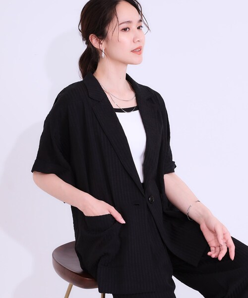 Cutie Blonde(キューティーブロンド)の「【セットアップ可能/ひんやり/吸水速乾】サッカーストライプ テーラードカラーシャツジャケット(テーラードジャケット・レディース・ネイビー系2/ブラック系2/ブラウン系その他3・03/04/02/01)」の2枚目の写真