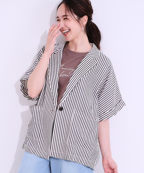 Cutie Blonde(キューティーブロンド)の「【セットアップ可能/ひんやり/吸水速乾】サッカーストライプ テーラードカラーシャツジャケット(テーラードジャケット・レディース・ネイビー系2/ブラック系2/ブラウン系その他3・03/04/02/01)」の3枚目の写真