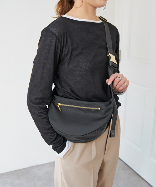 Spick & Span（スピックアンドスパン）の「《WEB限定 / 追加》VIOLAd’ORO / ヴィオラドーロ BIANCAナイロンショルダー（ショルダーバッグ・レディース・ブラウン/ブラック・FREE）」の3枚目の写真