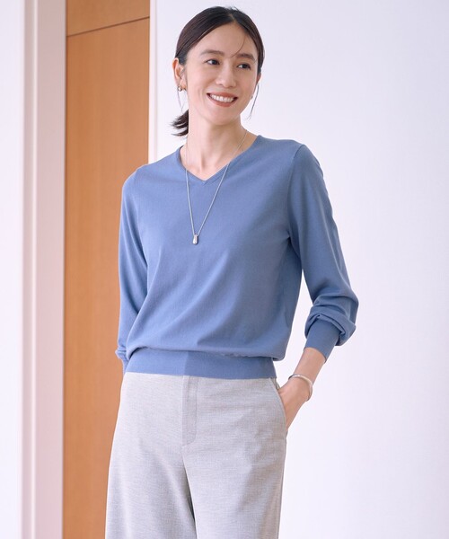 J.PRESS Ladies（J.プレス レディス）の「【人気のため新色追加】PRINCE Vネック ニット（ニット/セーター・レディース・イエロー系/ブラック系/ダルブルー系/ピンク系/ライトグレー系/ベージュ系/ピンク系2/ライトグリーン/ふじ色系・SMALL）」の5枚目の写真