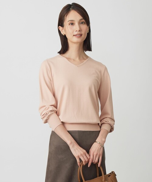 J.PRESS Ladies（J.プレス レディス）の「【人気のため新色追加】PRINCE Vネック ニット（ニット/セーター・レディース・イエロー系/ブラック系/ダルブルー系/ピンク系/ライトグレー系/ベージュ系/ピンク系2/ライトグリーン/ふじ色系・SMALL）」の9枚目の写真