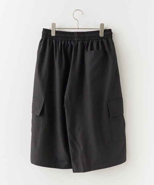 ROOPTOKYO（ループトウキョウ）の「ワイドシルエット リベットハーフカーゴパンツ（カーゴパンツ・メンズ・ブラック/ホワイト・L/M）」の3枚目の写真