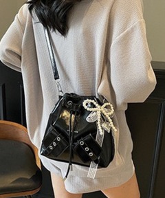 ショルダーバッグ・ポシェット MUCENT BIRUS L ENAMEL 2-BELT POCKET SHOULER BAG 5BMR0101 MUCENT BIRUS METAL ENAMEL 2-BELT POCKET SHOULER BAG 5BMR0101