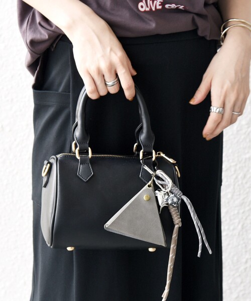 VELETTO（ベレット）の「VELETTO: 2WAY ショルダー ミニ ボストン バッグ（ボストンバッグ・レディース・キャメル/ブラック・ONE SIZE）」の3枚目の写真