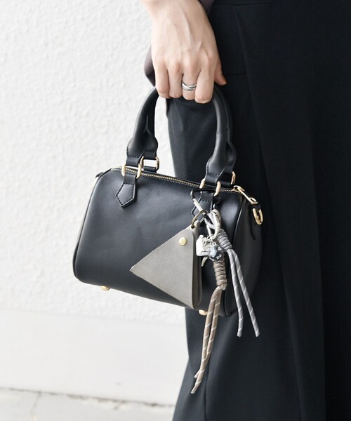 VELETTO（ベレット）の「VELETTO: 2WAY ショルダー ミニ ボストン バッグ（ボストンバッグ・レディース・キャメル/ブラック・ONE SIZE）」の6枚目の写真