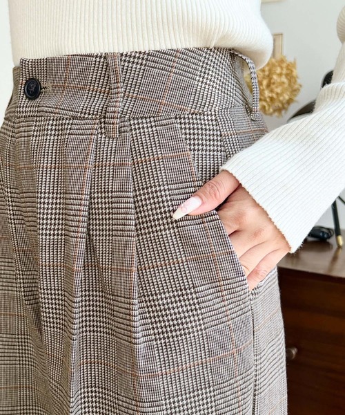 moment+(モーメントプラス)の「センタープレスツータックセミワイドチェックパンツ(その他パンツ・レディース・ブラウン/ブラック・L/M)」の10枚目の写真