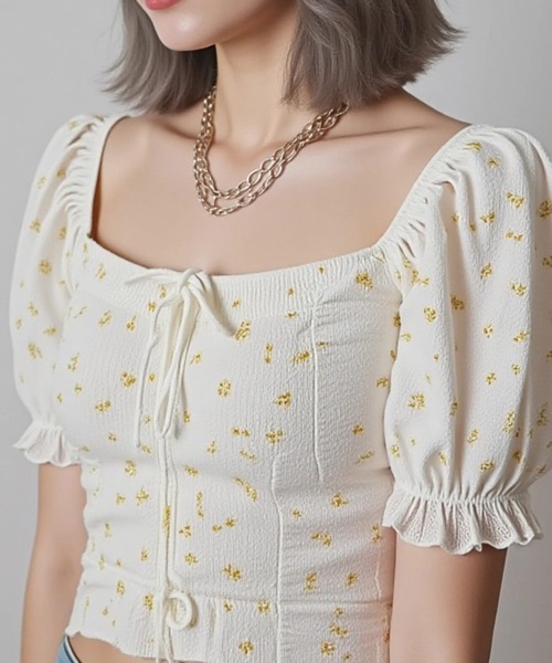 .KOM(ドットコム)の「A'GEM/9 × .kom 『.KOMZ/ドットケーオーエムゼット』小花柄シャーリングリボンブラウス(Tシャツ/カットソー・レディース・イエロー/レッド/ブルー・FREE)」の12枚目の写真
