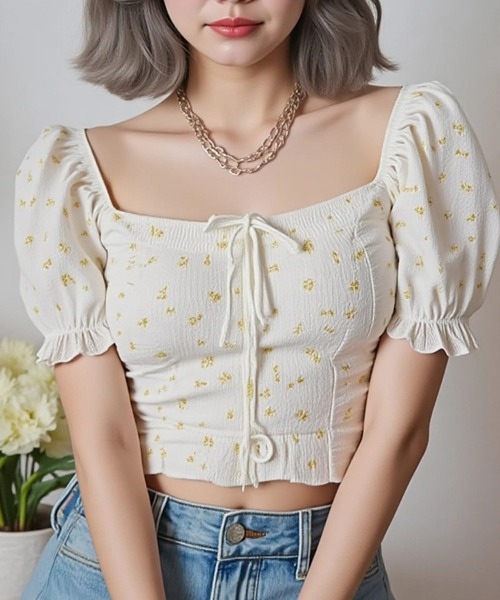 .KOM(ドットコム)の「A'GEM/9 × .kom 『.KOMZ/ドットケーオーエムゼット』小花柄シャーリングリボンブラウス(Tシャツ/カットソー・レディース・イエロー/レッド/ブルー・FREE)」の11枚目の写真