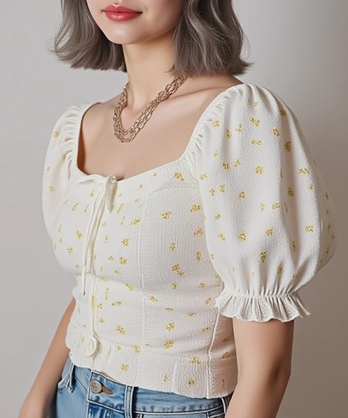 .KOM(ドットコム)の「A'GEM/9 × .kom 『.KOMZ/ドットケーオーエムゼット』小花柄シャーリングリボンブラウス(Tシャツ/カットソー・レディース・イエロー/レッド/ブルー・FREE)」の16枚目の写真