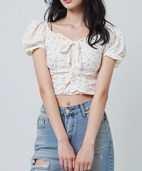 .KOM(ドットコム)の「A'GEM/9 × .kom 『.KOMZ/ドットケーオーエムゼット』小花柄シャーリングリボンブラウス(Tシャツ/カットソー・レディース・イエロー/レッド/ブルー・FREE)」の15枚目の写真