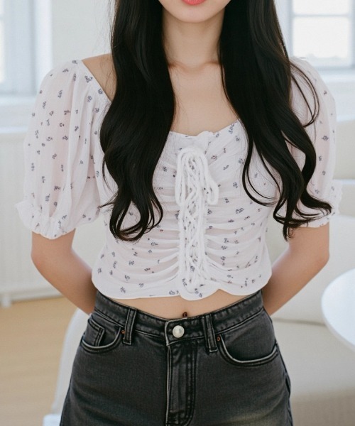 .KOM(ドットコム)の「A'GEM/9 × .kom 『.KOMZ/ドットケーオーエムゼット』小花柄シャーリングリボンブラウス(Tシャツ/カットソー・レディース・イエロー/レッド/ブルー・FREE)」の20枚目の写真