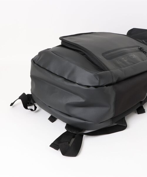 VOLCOM（ボルコム）の「【VOLCOM/ボルコム】 Big Youth Forecast Dry Backpack /ロールトップバックパック・リュックサック（バックパック/リュック・メンズ・ブラック・FREE）」の3枚目の写真
