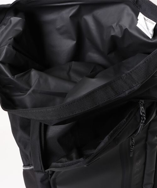 VOLCOM（ボルコム）の「【VOLCOM/ボルコム】 Big Youth Forecast Dry Backpack /ロールトップバックパック・リュックサック（バックパック/リュック・メンズ・ブラック・FREE）」の4枚目の写真