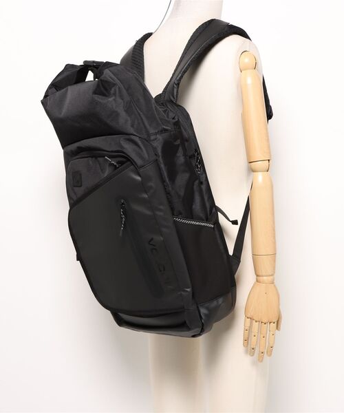 VOLCOM（ボルコム）の「【VOLCOM/ボルコム】 Big Youth Forecast Dry Backpack /ロールトップバックパック・リュックサック（バックパック/リュック・メンズ・ブラック・FREE）」の5枚目の写真