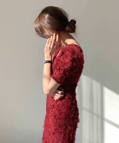 Forcement(フォースメント)の「華やかなスクエアネック半袖シャギーワンピース(ワンピース・レディース・ブラック/ホワイト/ワインレッド・M/L)」の4枚目の写真