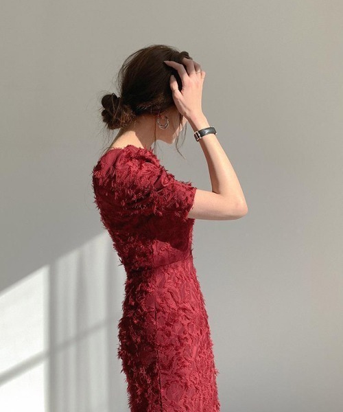 Forcement(フォースメント)の「華やかなスクエアネック半袖シャギーワンピース(ワンピース・レディース・ブラック/ホワイト/ワインレッド・M/L)」の7枚目の写真