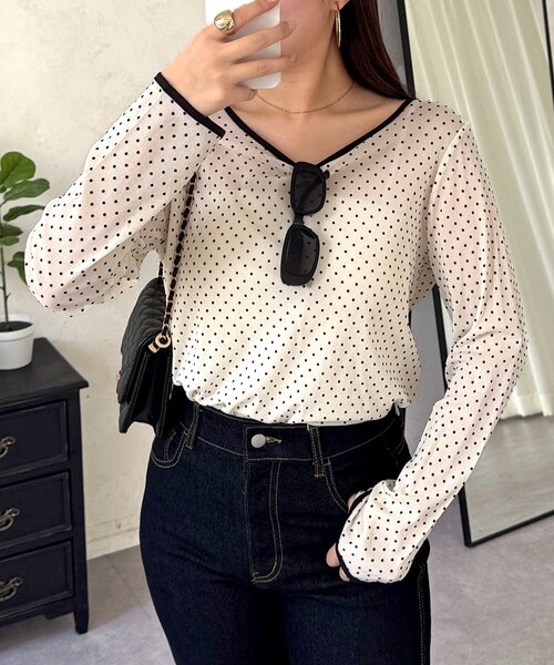 prose verse(プロズヴェール)の「フロッキードットボートネックシアートップス(Tシャツ/カットソー・レディース・ブラック/アイボリー/ブラック系その他/ホワイト系その他・LARGE/MEDIUM)」の2枚目の写真