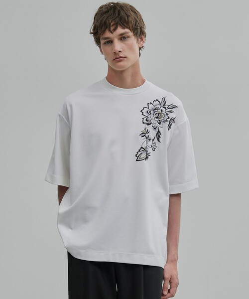 UNITED TOKYO(ユナイテッドトウキョウ)の「フラワーエンブロイダリーTee(Tシャツ/カットソー・メンズ・ホワイト/ブラック・2/1)」の7枚目の写真