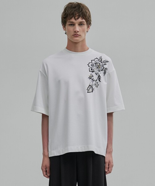 UNITED TOKYO(ユナイテッドトウキョウ)の「フラワーエンブロイダリーTee(Tシャツ/カットソー・メンズ・ホワイト/ブラック・2/1)」の8枚目の写真