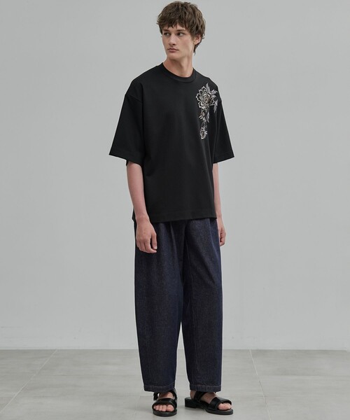 UNITED TOKYO(ユナイテッドトウキョウ)の「フラワーエンブロイダリーTee(Tシャツ/カットソー・メンズ・ホワイト/ブラック・2/1)」の6枚目の写真