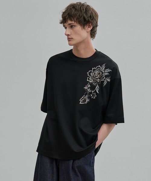 UNITED TOKYO(ユナイテッドトウキョウ)の「フラワーエンブロイダリーTee(Tシャツ/カットソー・メンズ・ホワイト/ブラック・2/1)」の11枚目の写真