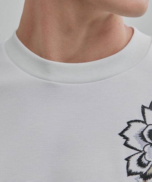 UNITED TOKYO(ユナイテッドトウキョウ)の「フラワーエンブロイダリーTee(Tシャツ/カットソー・メンズ・ホワイト/ブラック・2/1)」の15枚目の写真
