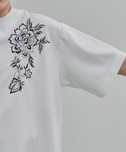 UNITED TOKYO(ユナイテッドトウキョウ)の「フラワーエンブロイダリーTee(Tシャツ/カットソー・メンズ・ホワイト/ブラック・2/1)」の17枚目の写真