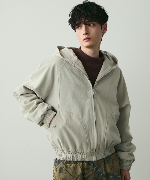 Shoowtime（ショウタイム）の「Short-Length Duck Canvas Hooded Blouson / ショート丈ダックフーデッドブルゾン（ブルゾン・メンズ・アイボリー/ブラック・MEDIUM/LARGE/X-LARGE）」の8枚目の写真