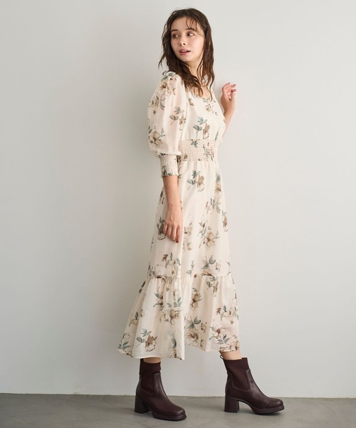 31 Sons de mode(トランテアン ソン ドゥ モード)の「2025秋冬新作 Vネックギャザーフラワーワンピース(ワンピース・レディース・ブラウン/ベージュ/ライトブルー・S/M)」の14枚目の写真