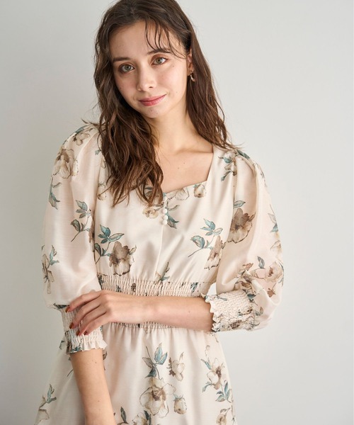 31 Sons de mode(トランテアン ソン ドゥ モード)の「2025秋冬新作 Vネックギャザーフラワーワンピース(ワンピース・レディース・ブラウン/ベージュ/ライトブルー・S/M)」の15枚目の写真