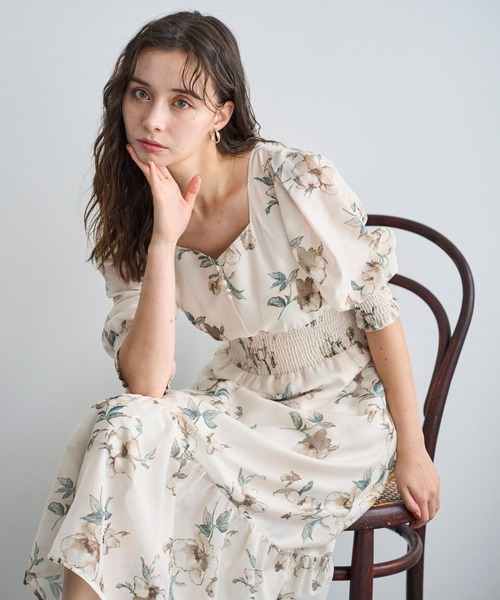 31 Sons de mode(トランテアン ソン ドゥ モード)の「2025秋冬新作 Vネックギャザーフラワーワンピース(ワンピース・レディース・ブラウン/ベージュ/ライトブルー・S/M)」の17枚目の写真