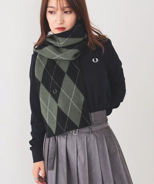 FRED PERRY（フレッドペリー）の「FRED PERRY / Argyle Scarf（マフラー・レディース・ブラック/オフホワイト・ONE SIZE）」の5枚目の写真