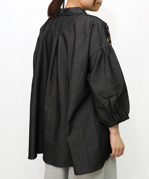 ScoLar（スカラー）の「ScoLar(スカラー) タイガー柄切替デニムシャツ（シャツ/ブラウス・レディース・ブラック・MEDIUM）」の3枚目の写真