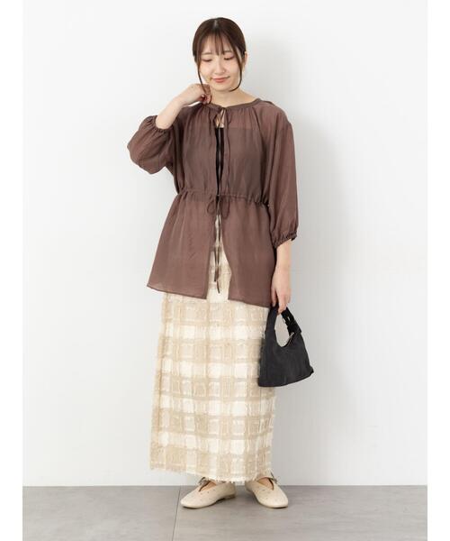 Te chichi TERRASSE(テチチテラス)の「前後2WAYドロストチュニック(シャツ/ブラウス・レディース・オフホワイト/チャコールグレー/ブラウン・F)」の4枚目の写真