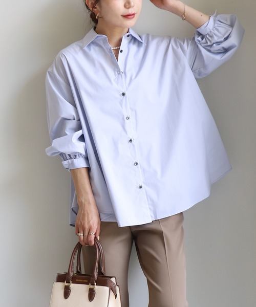 Sirin(シリン)の「バックボタンオーバーシャツ(シャツ/ブラウス・レディース・オフホワイト/ブルー/ブルー系その他・FREE)」の1枚目の写真