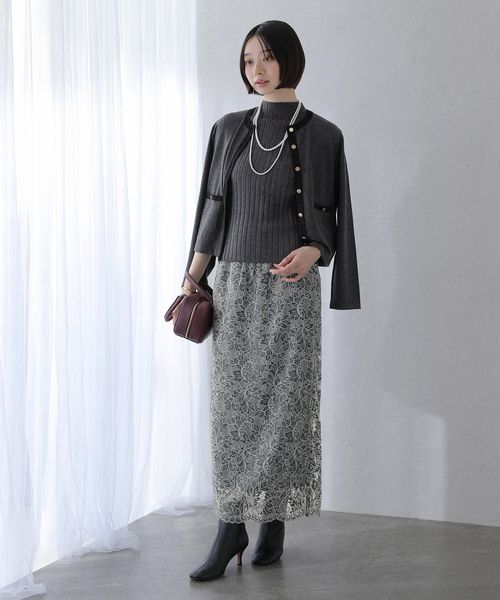 La TOTALITE（ラトータリテ）の「《WEB限定》マキシレースタイトスカート（スカート・レディース・ブラック/パープル・38/36）」の3枚目の写真