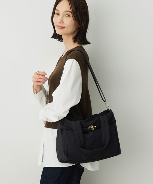 A/C DESIGN BY ALPHA CUBIC（エーシーデザインバイアルファキュービック）の「ビット2WAYバッグ【A4・ノートパソコン・タブレット収納可能・ショルダーストラップ付】（トートバッグ・レディース・ベージュ/ブラック・フリー）」の11枚目の写真