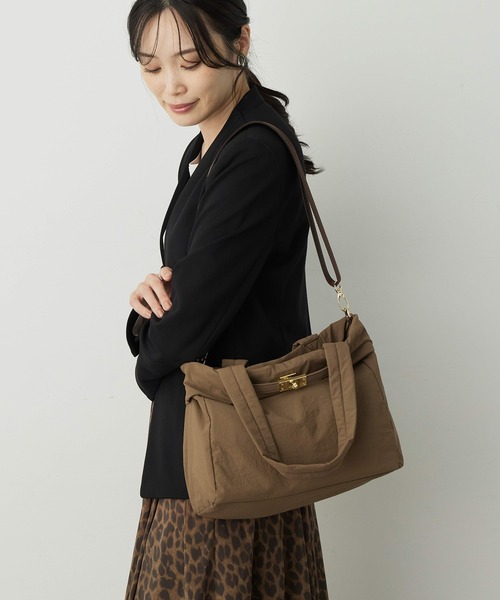 A/C DESIGN BY ALPHA CUBIC（エーシーデザインバイアルファキュービック）の「ビット2WAYバッグ【A4・ノートパソコン・タブレット収納可能・ショルダーストラップ付】（トートバッグ・レディース・ベージュ/ブラック・フリー）」の14枚目の写真