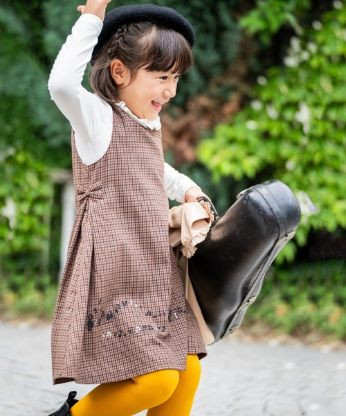 KP（ケーピー）の「音符刺シュウ チェックジャンパースカート（ジャンパースカート・キッズ・ブラック/ブラウン・90cm/110cm/100cm/120cm/130cm/140cm/150cm/160cm）」の2枚目の写真