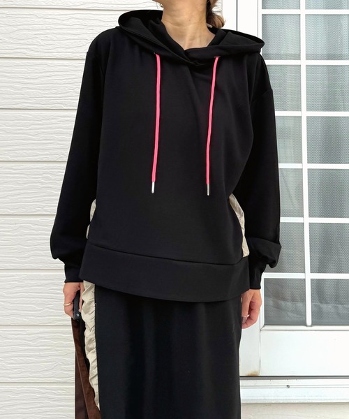 Q（キュー）の「ソフトダンボールドッキングパーカー（パーカー・レディース・ブラック/チャコールグレー・MEDIUM）」の14枚目の写真