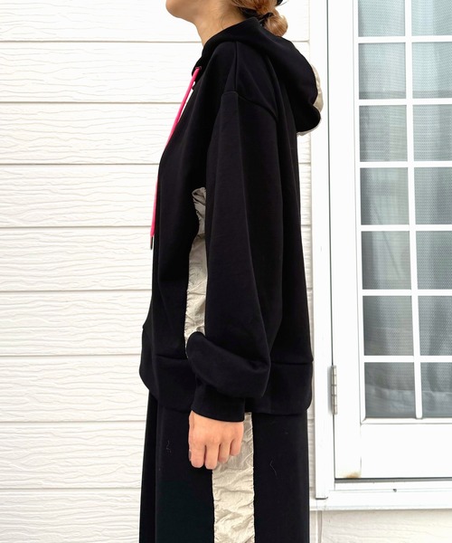 Q（キュー）の「ソフトダンボールドッキングパーカー（パーカー・レディース・ブラック/チャコールグレー・MEDIUM）」の15枚目の写真