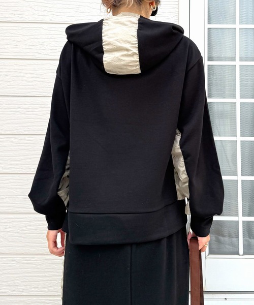 Q（キュー）の「ソフトダンボールドッキングパーカー（パーカー・レディース・ブラック/チャコールグレー・MEDIUM）」の16枚目の写真